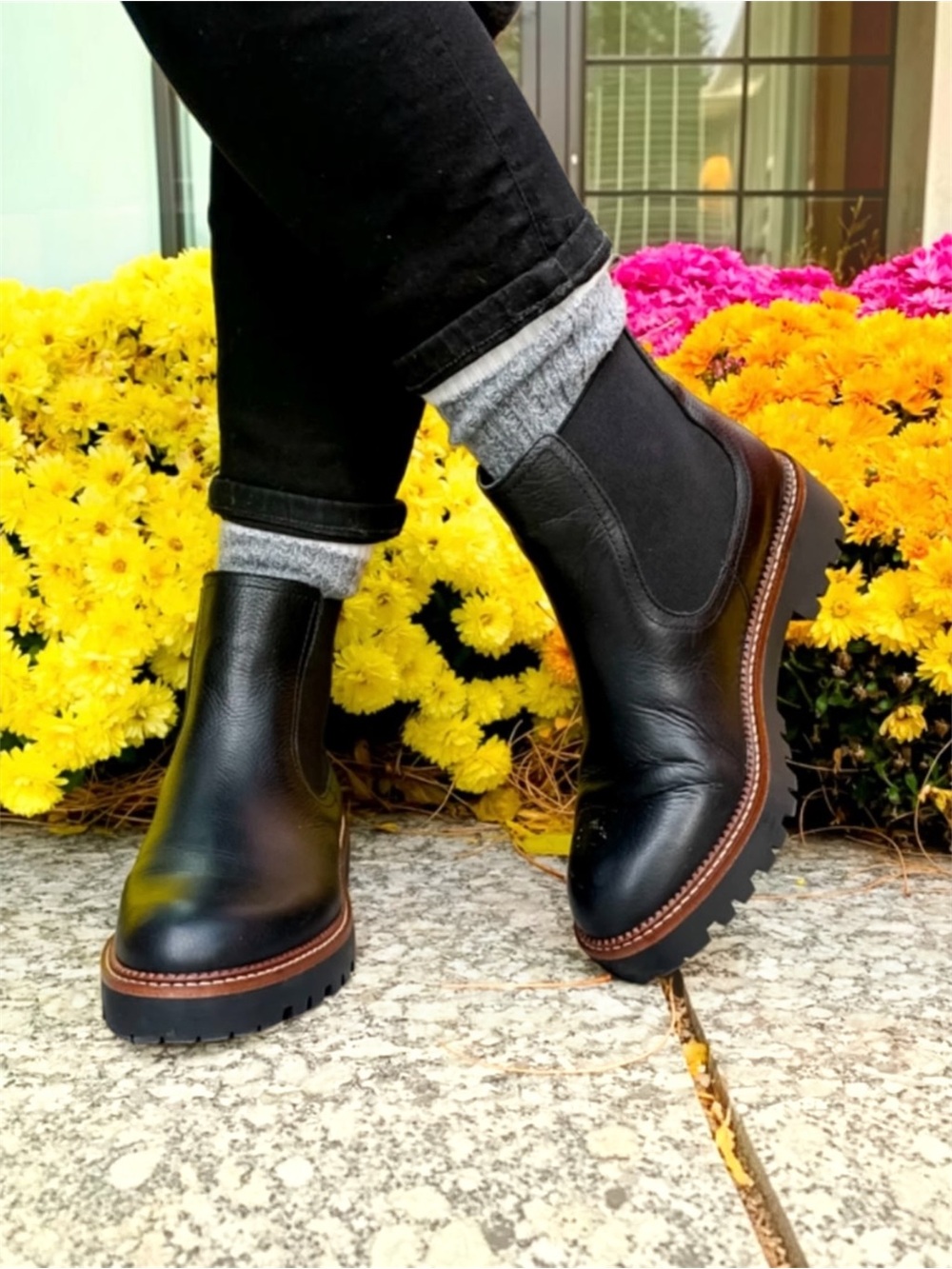 Caslon “Miller” Water Resistant Lug Chelsea Boot in Black Sz 7.5